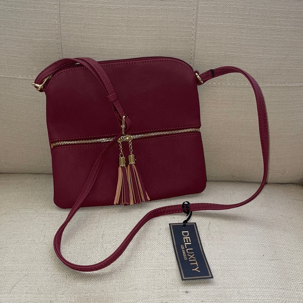 Deluxity crossbody bag- NWT! Maroon color